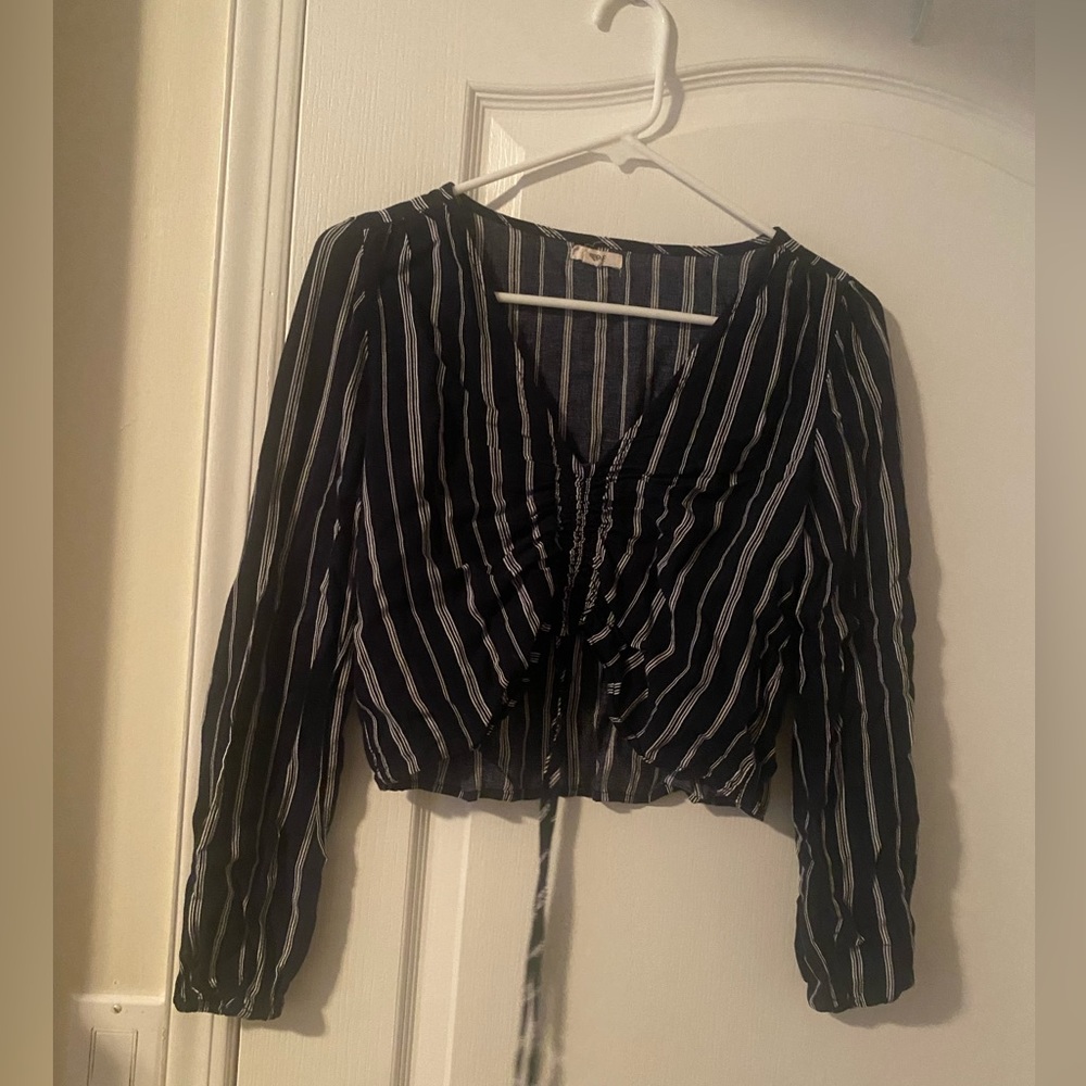 Cropped stripped sinch-tie top